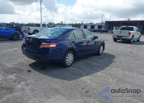 2010 Toyota Camry Le z USA, uszkodzony, nr VIN 4T4BF3EK7AR014945